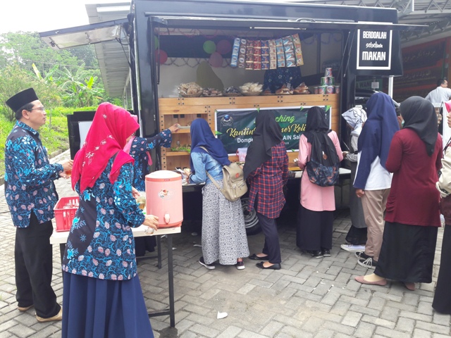 Dompet Dhuafa Luncurkan Kantin Kontainer Keliling Sarana Wirausaha Mahasiswa Kurang Mampu