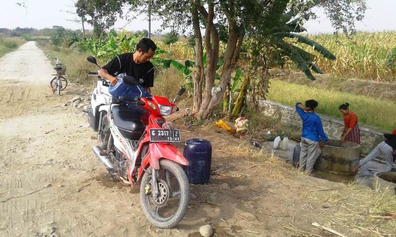 Makadam Buatan Satgas TMMD Tegal Permudah Warga Angkut Air Bersih