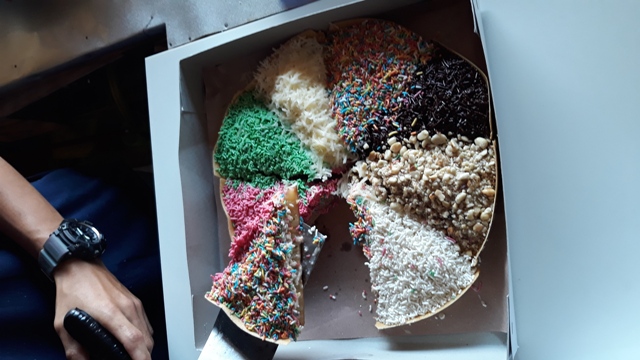 Kuliner Kabupaten Semarang - Martabak Manis Seukuran Pizza Bisa Dibeli Sepotong Saja, Cuma Rp 4.000