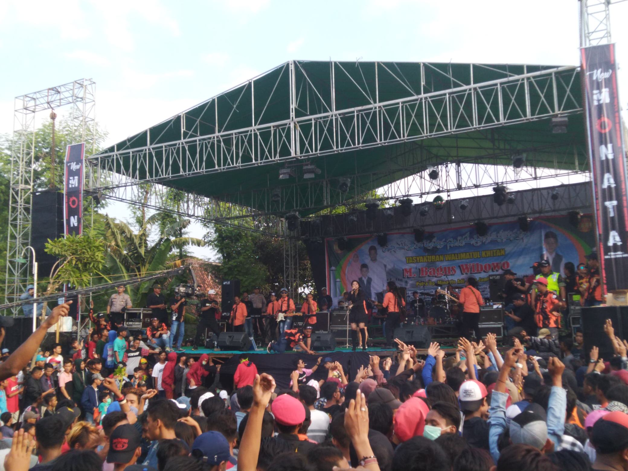 Video Monata Hibur Warga Sayung Demak dalam Tasyakuran Khitan