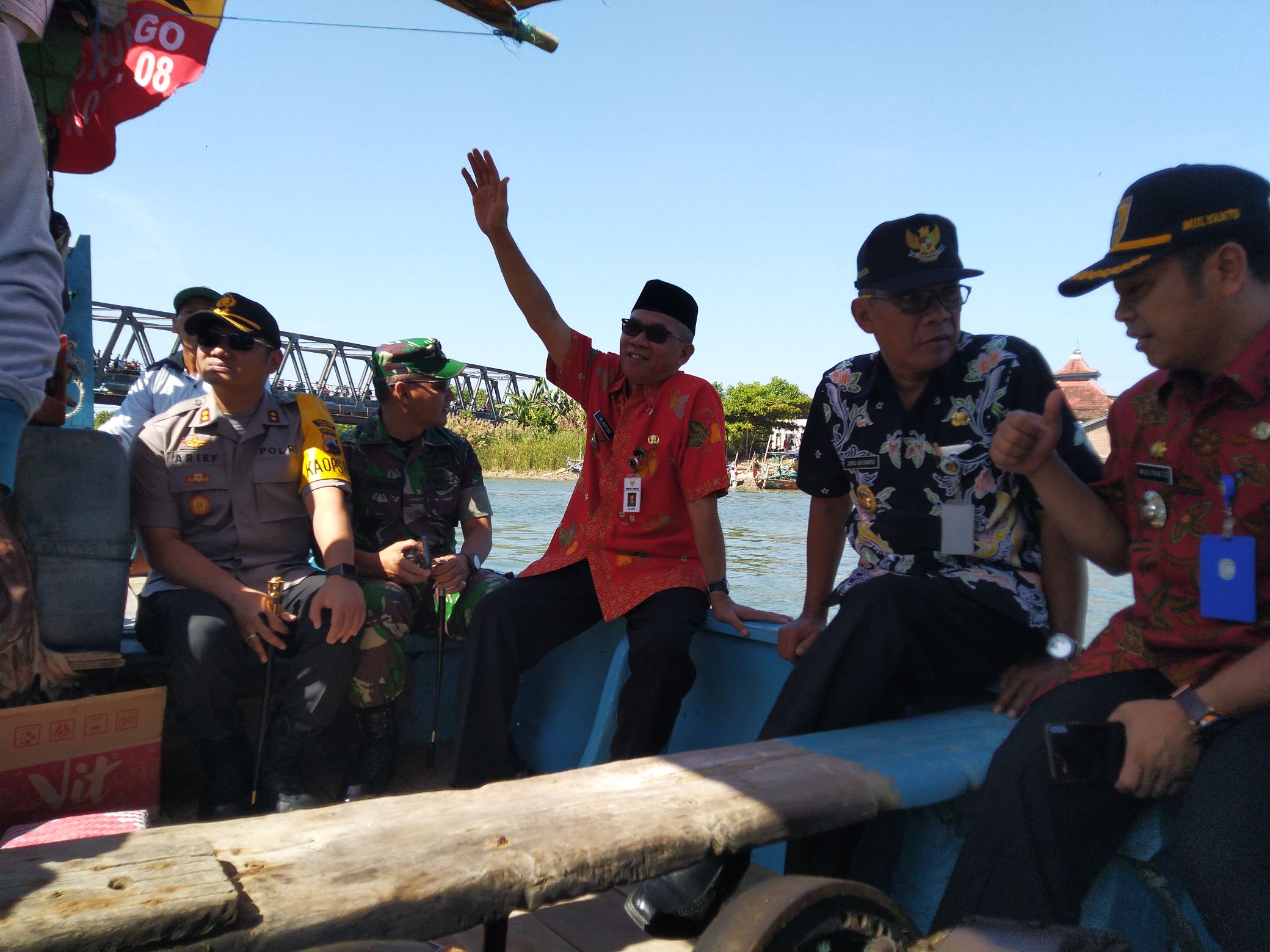 Syawalan di Desa Bungo, Bupati Demak Naik Perahu Bawa Sedekah Laut di Sungai Wulan