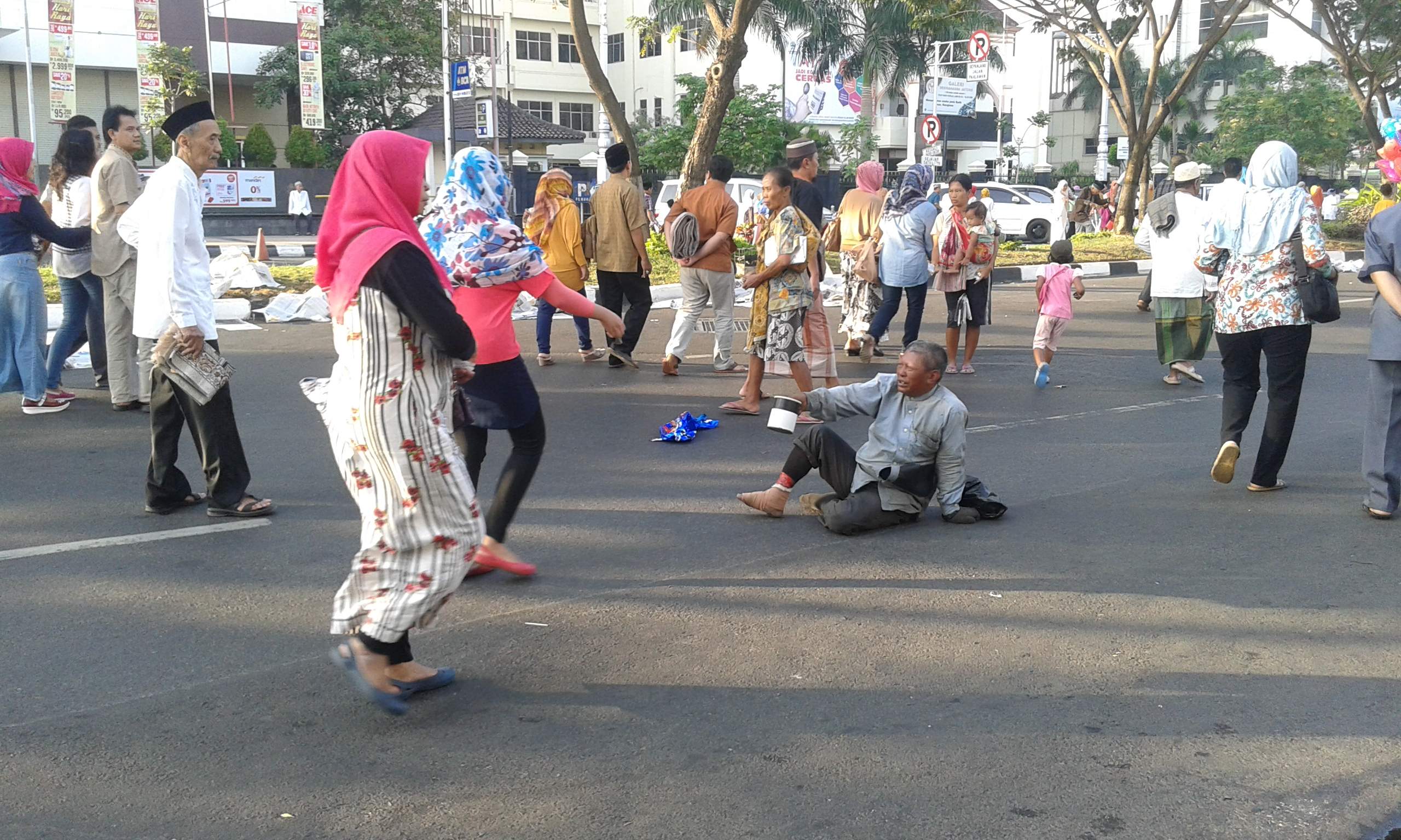 Saya Malu Nih Mengemis di Salat Ied