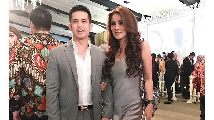olla-ramlan-pamer-foto-nge-date-bareng-suaminya-aufar-hutapea_20161218_081958.jpg