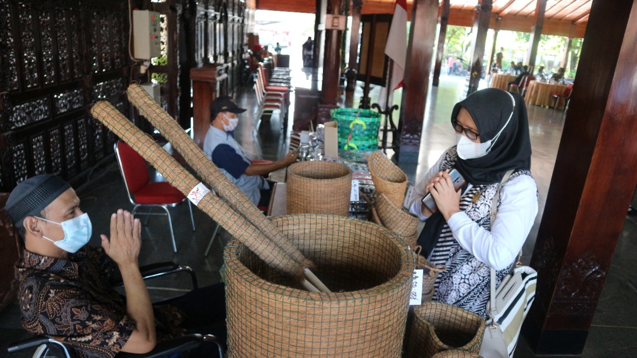 pameran-produk-difabel-di-pendopo-banjarnegara.jpg