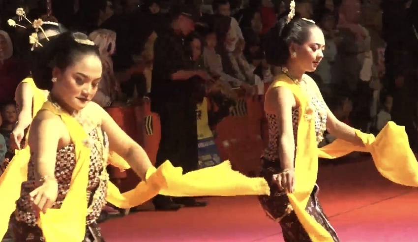 para-penari-gambyong-yang-membuka-kirab-borobudur-night-carnival.jpg