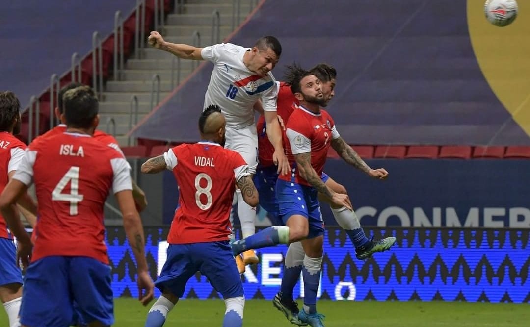 Cuplikan Gol Chile vs Paraguay, Tandukan Maut dan Sepakan Penalti Warnai Kemenangan La Albirroja 2-0