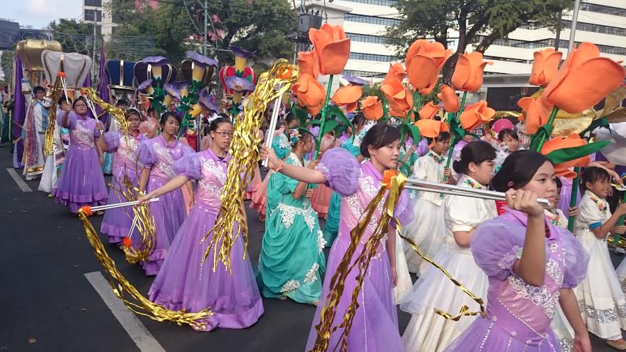 Ribuan Umat Nasrani Semarang Ikuti Pawai Paskah Sambil Bagi Telur