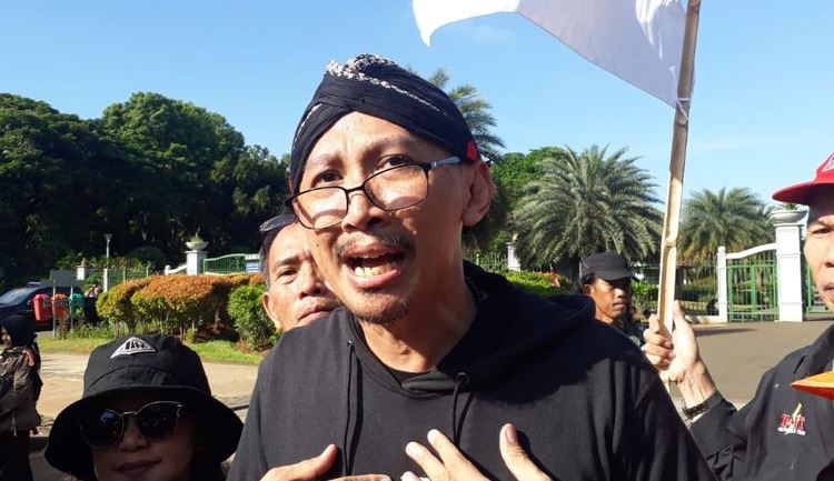 pegiat-media-sosial-permadi-arya-atau-kerap-disapa-abu-janda-ikut.jpg