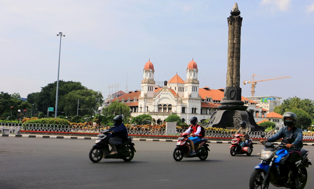 pelindung-diri-seperti-terlihat-di-seputaran-tugu-muda-semarang.jpg