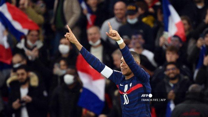 pemain-depan-prancis-kylian-mbappe-merayakan-setelah-mencetak-gol.jpg