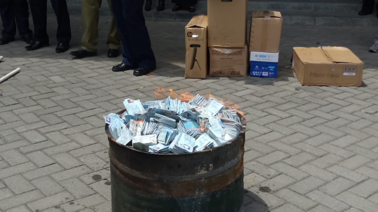 Puluhan Ribu KTP Elektronik Dibakar di Solo