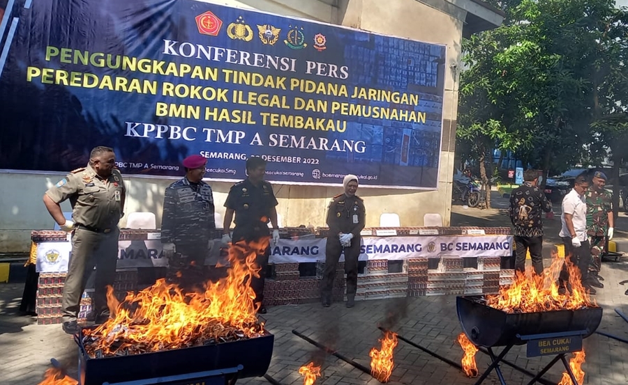 pemusnahan-rokok-ilegal-bea-cukai-semarang.jpg