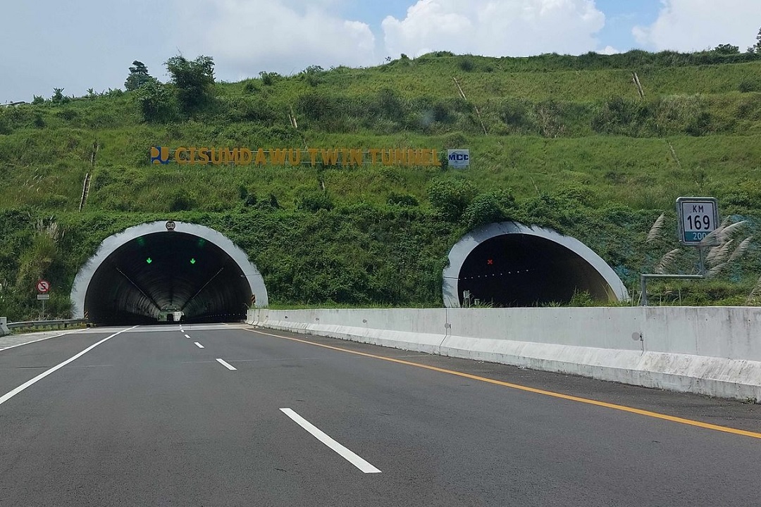 penampakan-twin-tunnel-tol-baru-cisumdawu-sekarang-tarif-masih-gratis-cirebon-bandung-30-menit.jpg