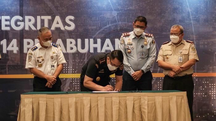 Pastikan Transparansi Layanan, Bea Cukai Tanjung Emas Tanda Tangani Pakta Integritas SSm Pengangkut