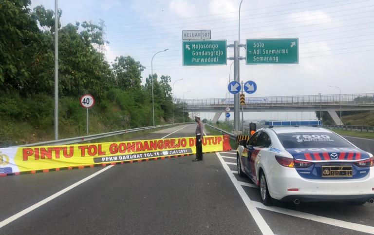 penutupan-gerbang-tol-gondangrejo-kabupaten-karanganyar-1.jpg
