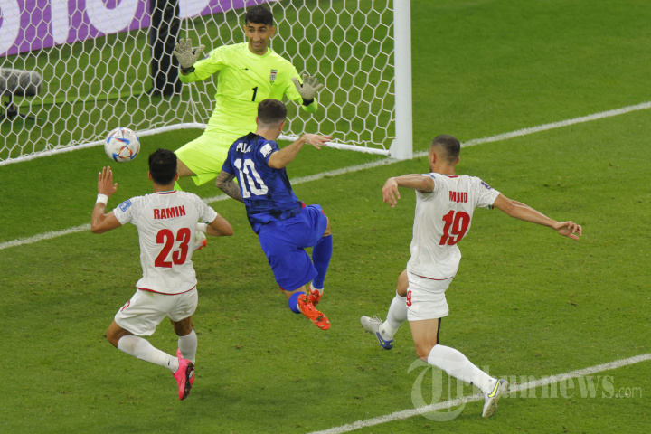 jateng/penyerang-timnas-as-10-christian-pulisic-tengah-mencetak-gol-pertama.jpg