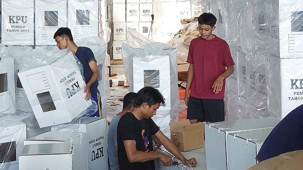 Proses Perakitan Kotak Suara Pemilu 2024 di Karanganyar Ditarget Selesai Pekan Ini