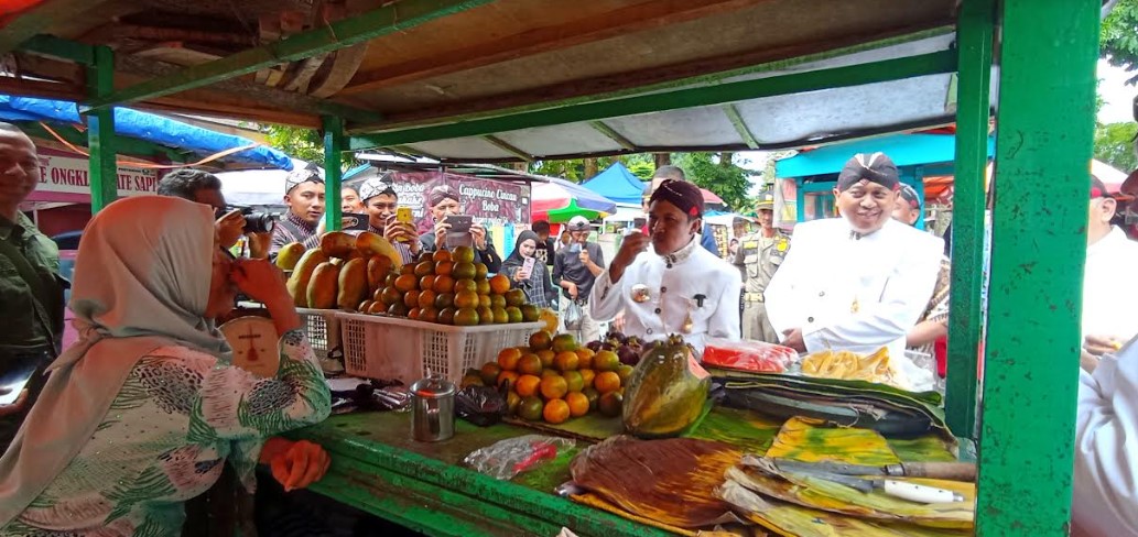 Makin Tertib, Pedagang Kaki Lima di  Depan Masjid Agung Jami Wonosobo Dipindahkan di Area Khusus