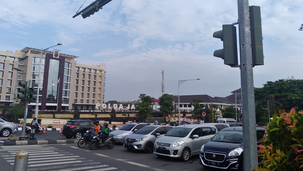 Hari Ini Mulai Diberlakukan E-Tilang di Kota Semarang, Pengendara di Perempatan Polda Jateng Was-was