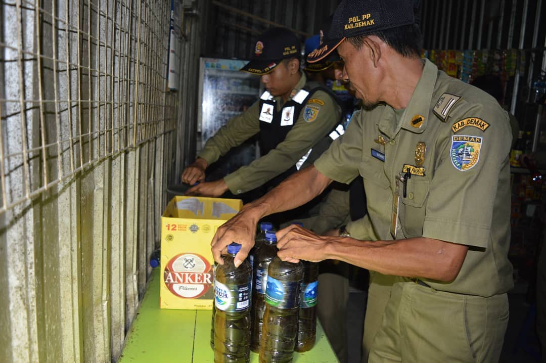 Jelang Malam Takbiran, Satpol PP Kabupaten Demak Gelar Operasi Miras