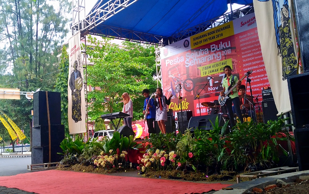11 Band Ikuti Lomba Parade Band Pelajar di Pesta Sejuta Buku Semarang