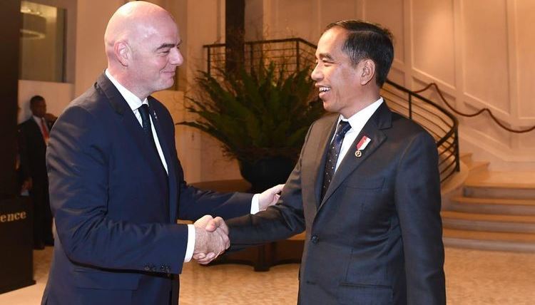 presiden-fifa-gianni-infantino-kiri-dan-presiden-ri-joko-widodo.jpg