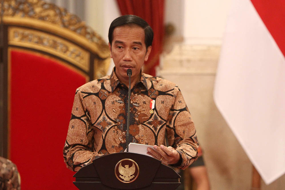 presiden-jokowi-memimpin-rapat-koordinasi-besama-gubernur_20161023_080328.jpg