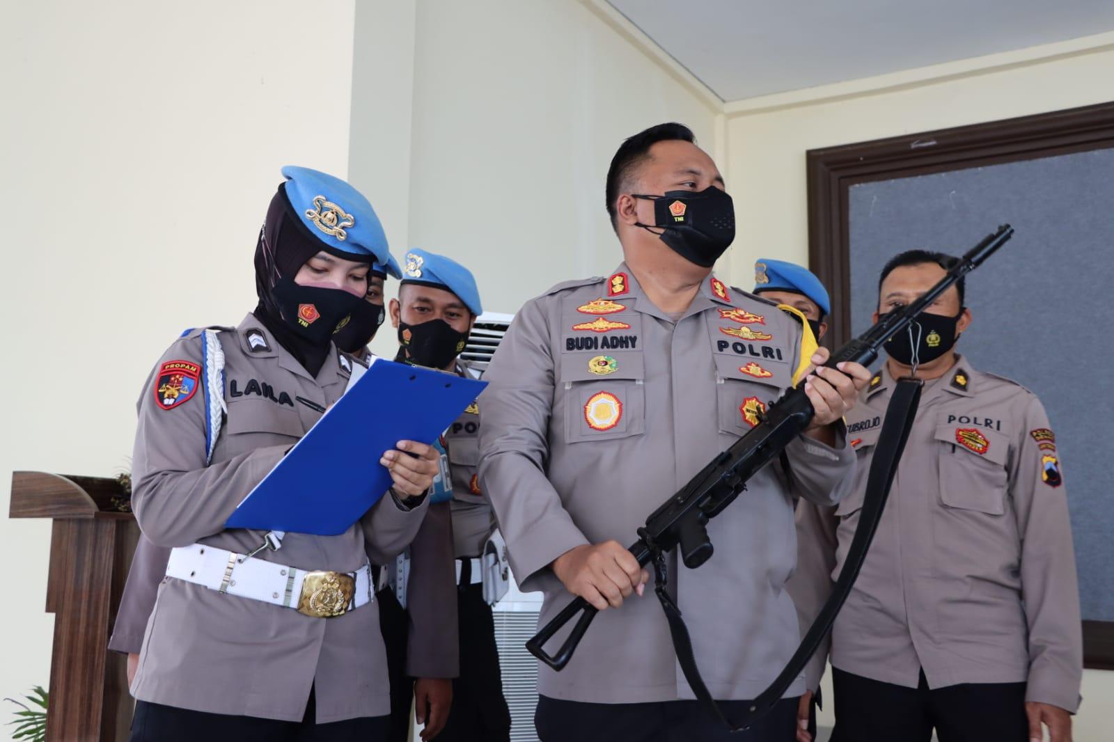 propam-polres-demak-cek-senjata-api.jpg