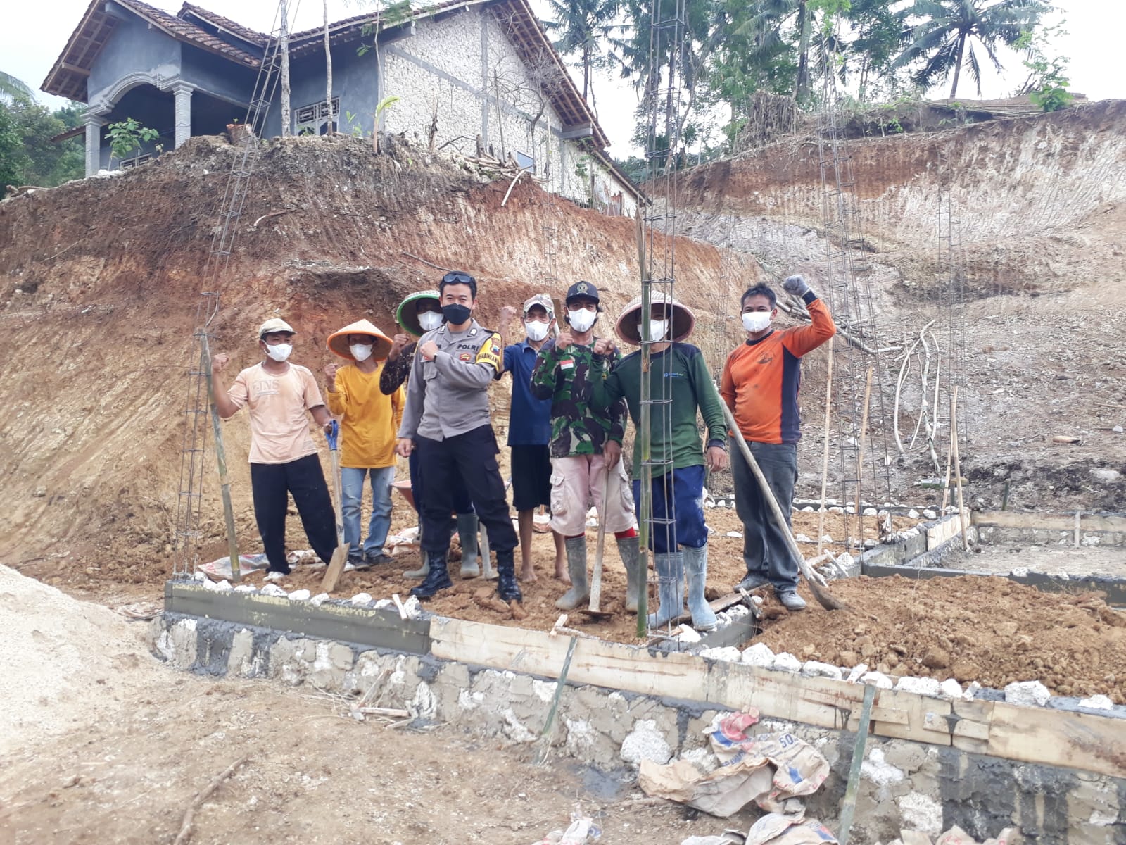 Bripka Aditya Bangunkan Rumah Warga Tanpa Tempat Tinggal: Insya Allah Bisa Pakai UangTabungan