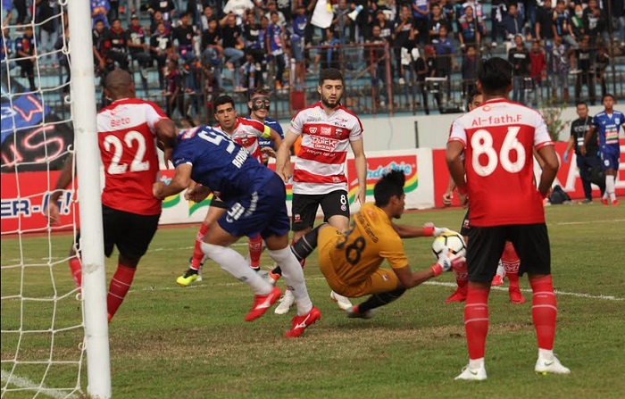 psis-semarang-vs-madura-united_20180712_205904.jpg