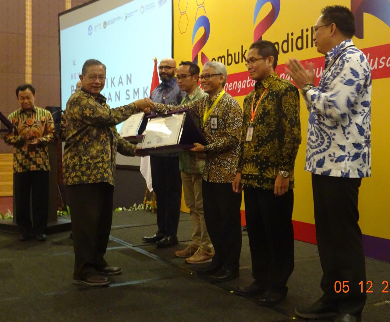 PLN Satu-satunya BUMN Peraih Penghargaan Kemendikbud untuk Program Vokasi Siswa SMK