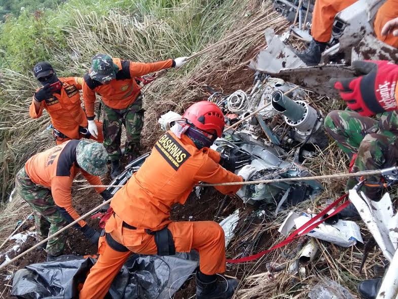 Tim Gabungan Berhasil Evakuasi 70 Persen Bangkai Helikopter Basarnas, Beratnya Capai 1,3 Ton