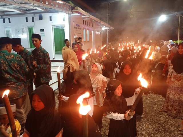 puluhan-anak-yang-tergabung-di-tpq-hidayatul-mubtadiin-desa-kaibahan.jpg