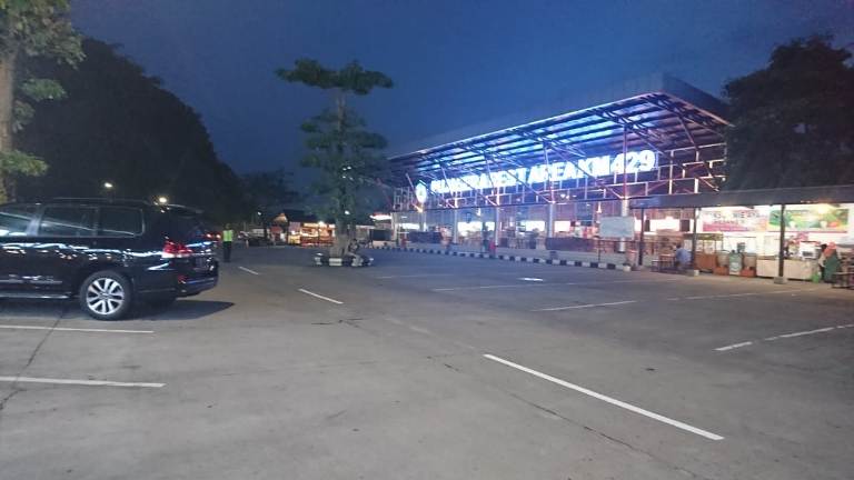 Begini Suasana Rest Area Tol Km 429 Semarang-Solo saat PPKM Darurat, Sepi Kendaraan dan Pengunjung