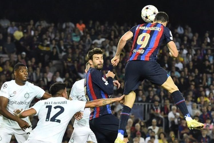 Hasil Liga Champions 2 Gol Lewandowski ke Inter Milan Belum Bebaskan Barcelona dari Degradasi ke UEL