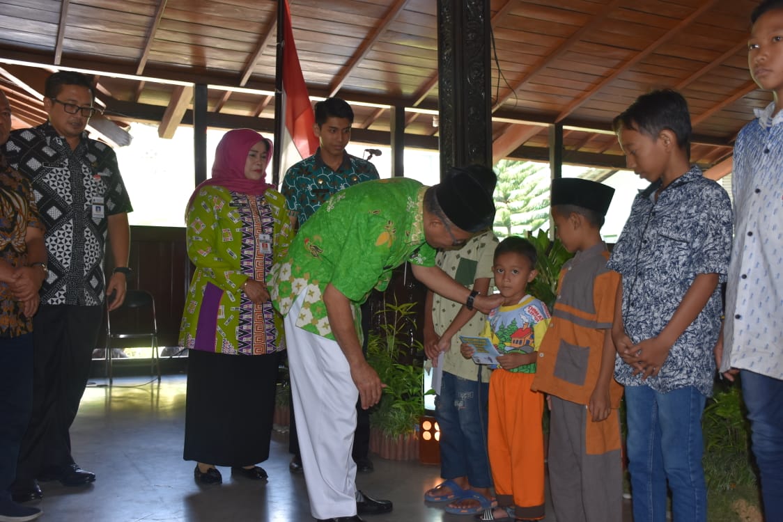 Peringati Hari Koperasi, Bupati Demak Berikan Santunan Untuk 41 Anak Yatim