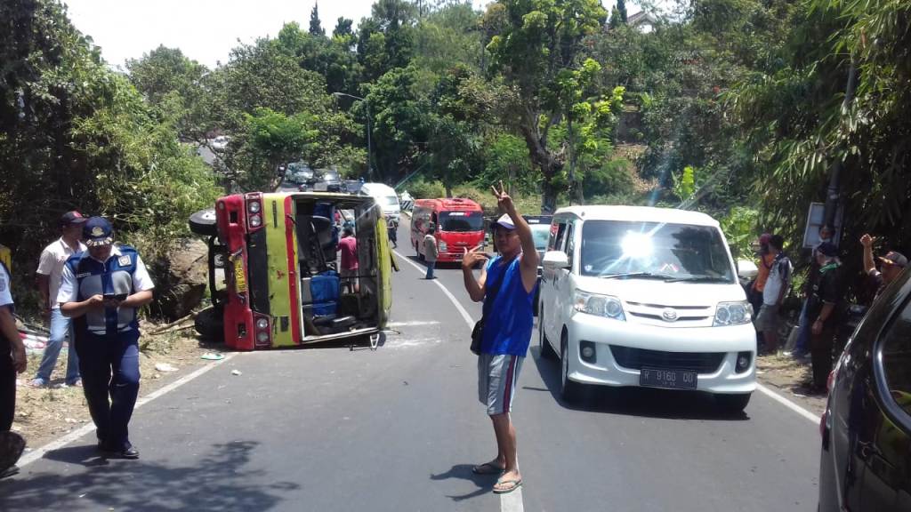 UPDATE Kecelakaan Rombongan Mahasiswa Unisbank, Khaeriyah Terkejut Dengar Kabar Bus Terguling