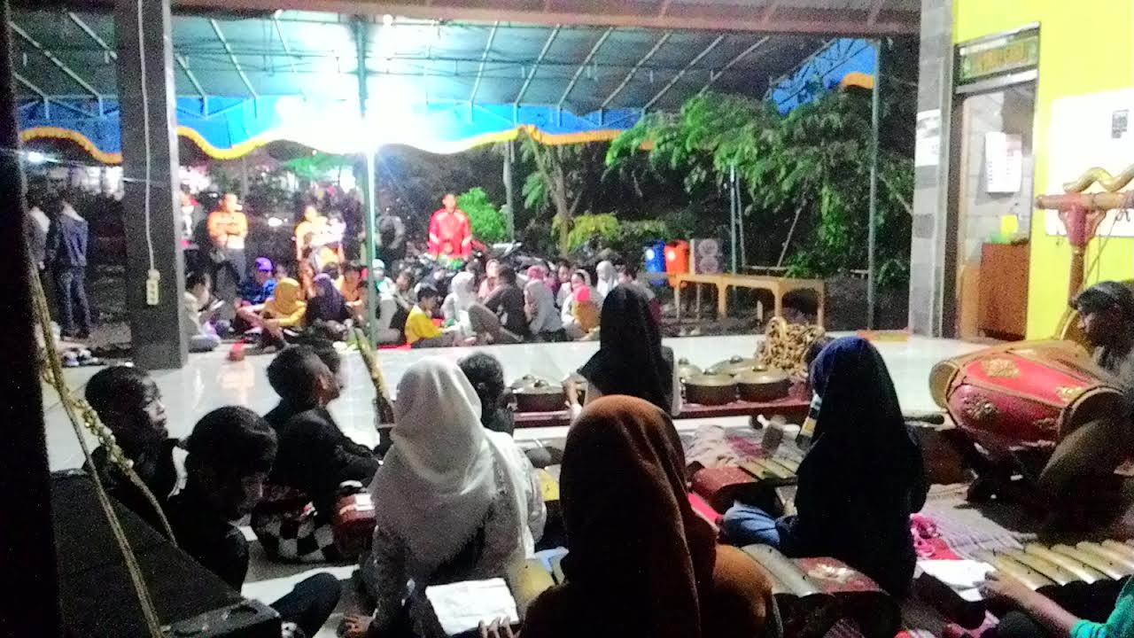 Suasana Malam Pergantian Tahun 2017 Di Waduk Jatibarang