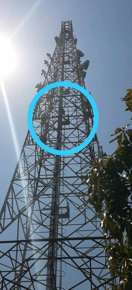 BREAKING NEWS : Putus Cinta, Lutfi Sukmapradita Warga Semarang Nekat Panjat Tower Setinggi 30 Meter