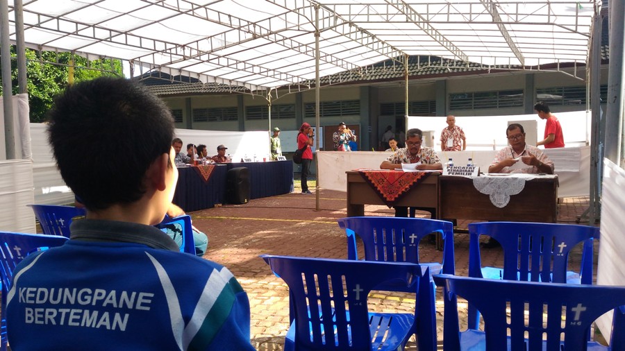 seorang-napi-menunggu-giliran-mencoblos-di-lapas-kedungpane-semarang_20180627_091258.jpg