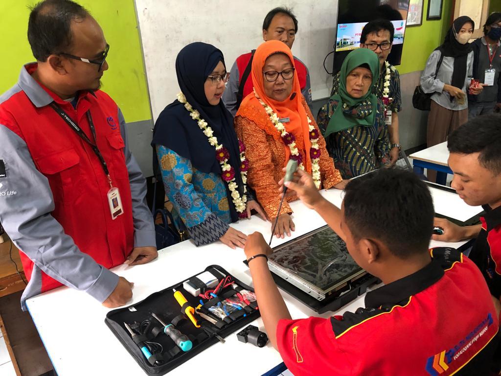 Sharp Indonesia Komitmen Bangun Negeri Melalui Program Sharp Class