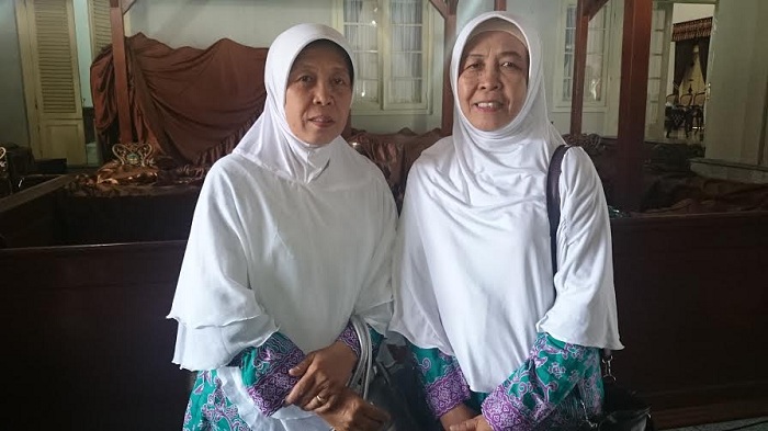 si-kembar-naik-haji_20150810_142703.jpg