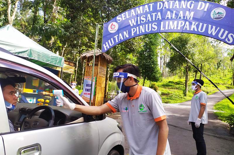 Objek Wisata Hutan Pinus Limpakuwus Banyumas Lakukan Simulasi Menyambut New Normal