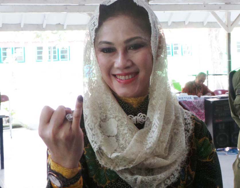siti-masitha-dilaporkan-ke-mabes-polri-terkait-dugaan-ijazah-palsu_20150605_135719.jpg