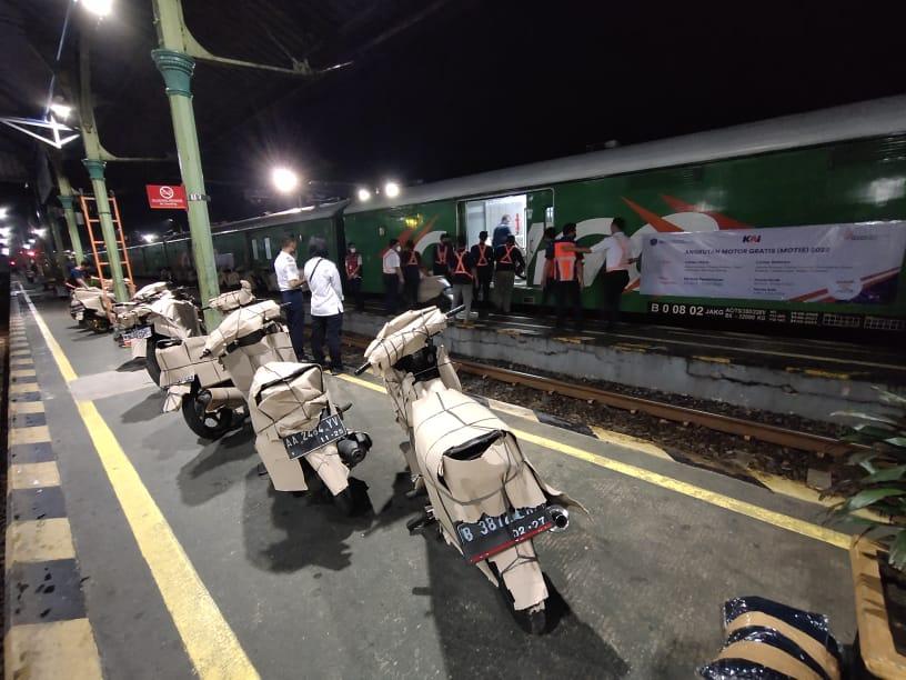 situasi-angkutan-Motor-Gratis-di-Stasiun-Daop-5-Purwokerto-Lebaran-2023.jpg