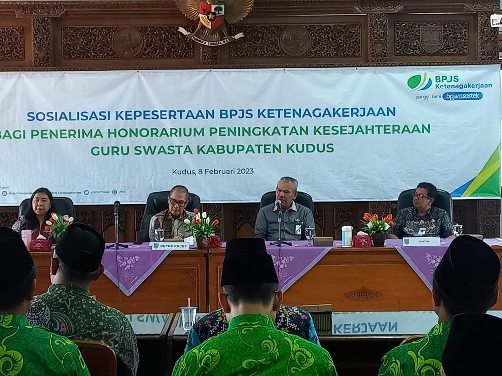 Selain Dapat Honorarium, Guru Madrasah di Kudus Diikutsertakan Peserta BPJS Ketenagakerjaan