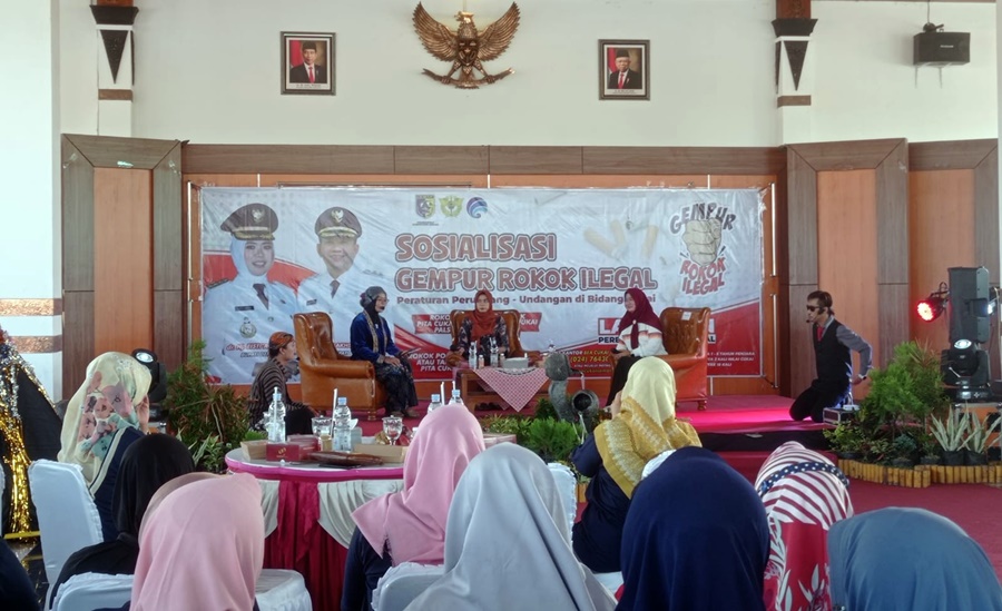 Bupati Eistianah Ajak Pedagang Kelontong di Demak Tidak Jual Rokok Ilegal