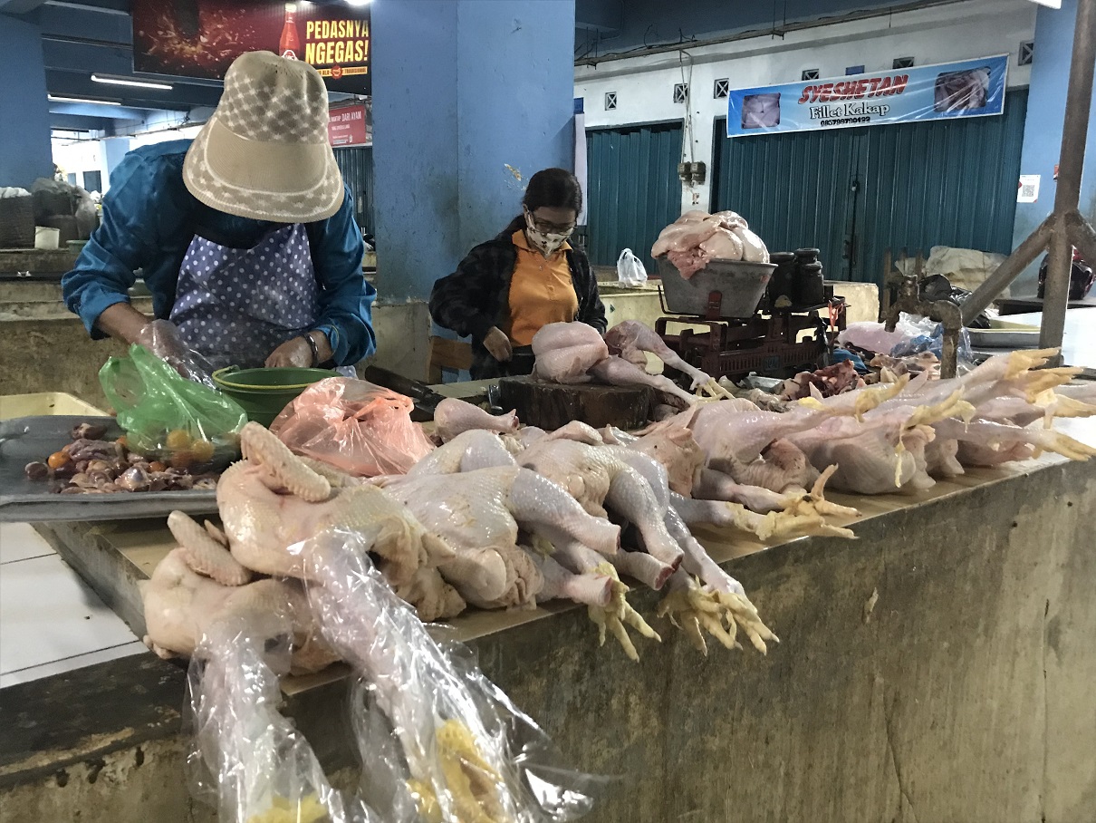 Pasca Lebaran, Harga Daging Ayam dan Bawang Merah di Semarang Masih Tinggi
