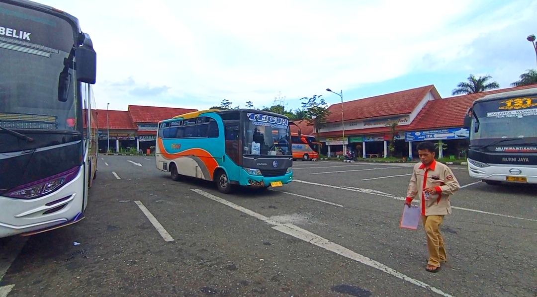 Jumlah Pemudik Lebaran Tahun 2023 di Terminal Tipe A Mendolo Wonosobo Meningkat