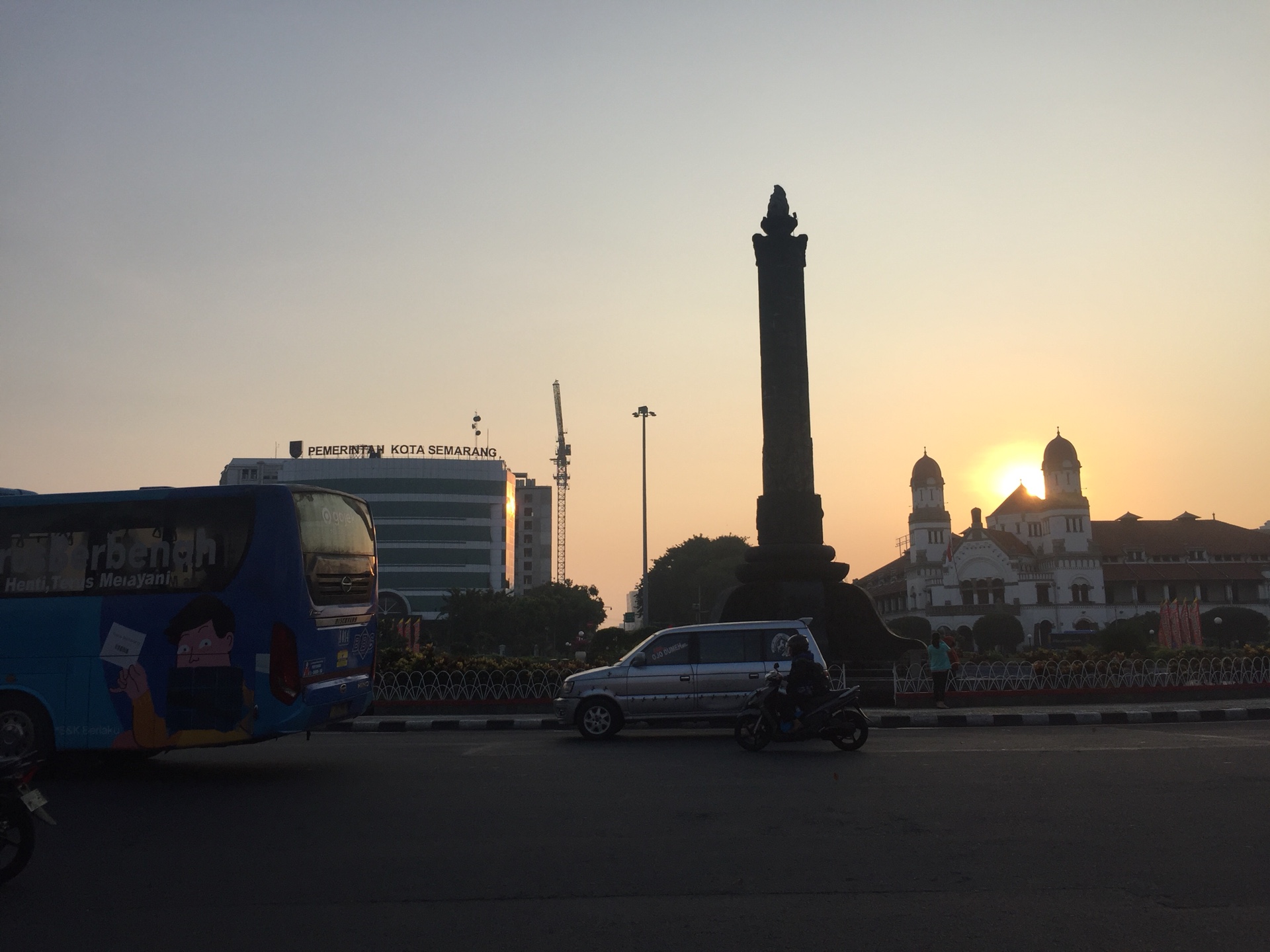 suasana-kawasan-tugu-muda-kota-semarang-kamis-2372020-pagi.jpg